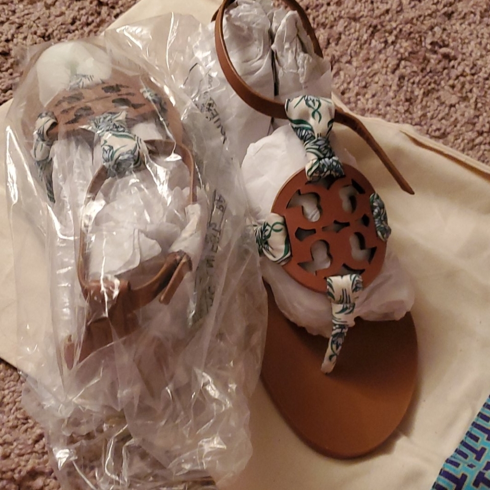 Tory burch sandals